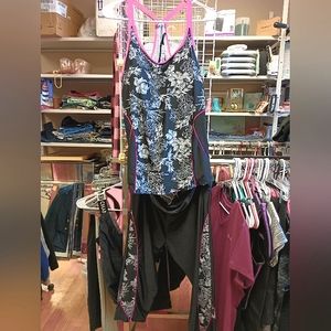 2x work out outfit pink black and white